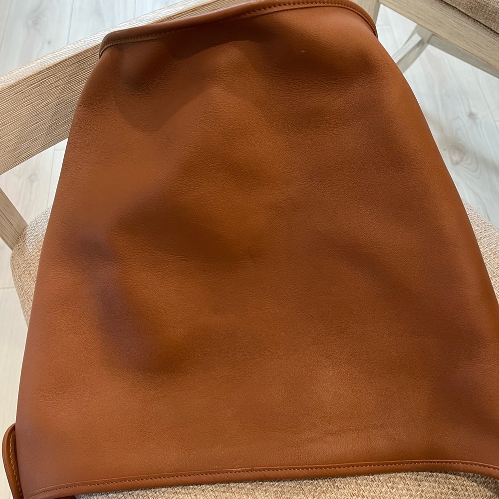 Elegant Brown Leather Shoulder Bag - Picture 10 of 12
